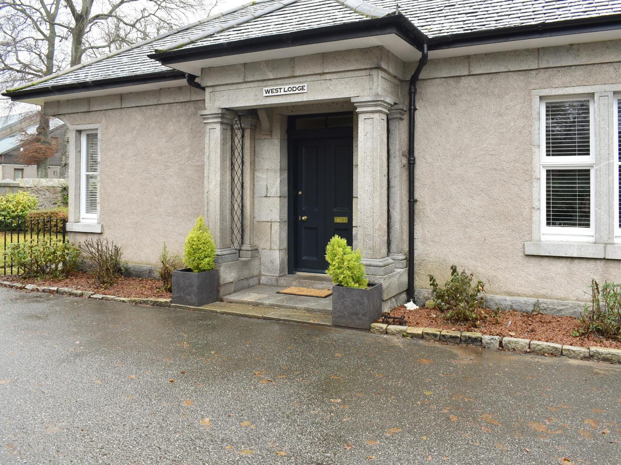 West Lodge Банкъри Екстериор снимка
